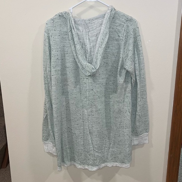 Large Maternity shirt by Motherhood - Picture 2 of 5